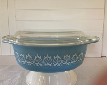 Htf Promotional Pyrex #043 1.5 Qt. White Tulips On Light Blue Very Nice