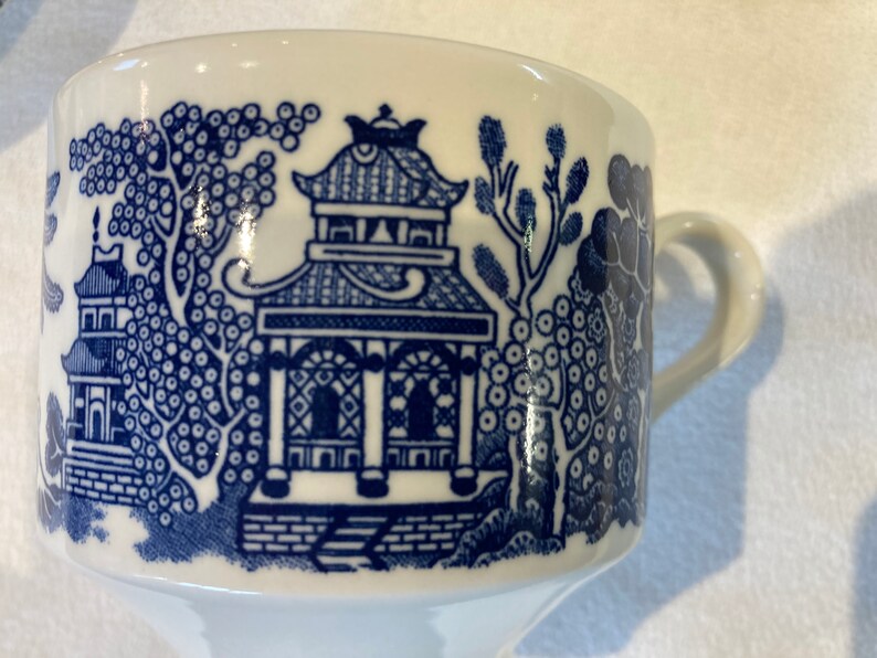 20 Piece England Churchill Blue Willow Dinner Plates Cups and Saucers