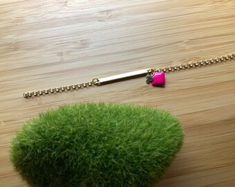 Chain bracelet with square fushia tassel