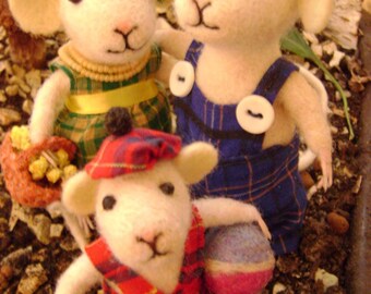 Needle felted mouse family