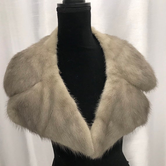 Vintage collar in pale grey mink, mink fur collar,