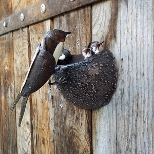 gerecyclede metalen zwaluw, zwaluwnest, gerecyclede metalen vogel, tuinvogels, natuur, tuindecoratie, afbeelding 1