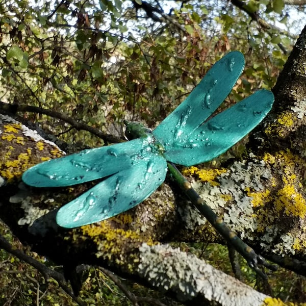 Libellule, insecte en métal recyclé