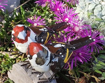 2 jilgueros enamorados en metal reciclado, pareja de jilgueros, pájaros de jardín, decoración de jardín