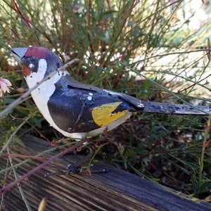 chardonneret en metal recyclé, oiseaux des jardins image 9