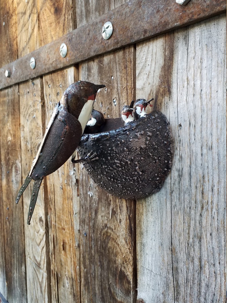 gerecyclede metalen zwaluw, zwaluwnest, gerecyclede metalen vogel, tuinvogels, natuur, tuindecoratie, afbeelding 1