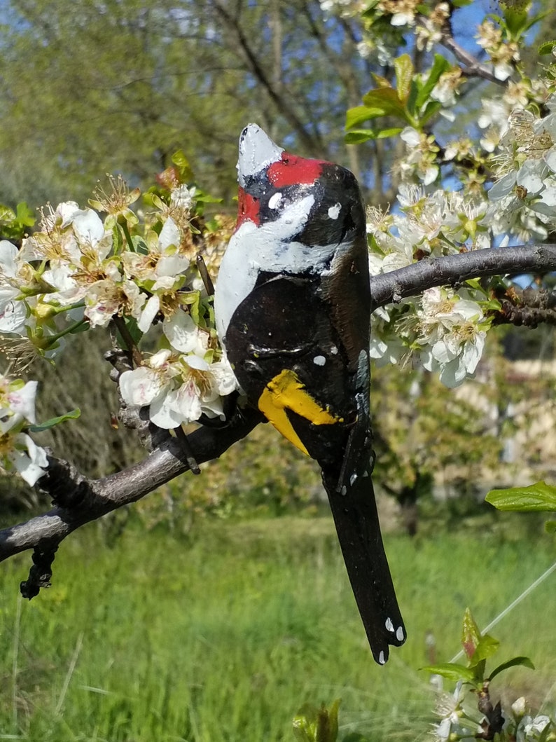 chardonneret en metal recyclé, oiseaux des jardins image 3