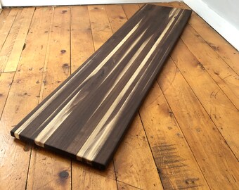 Extra grote 5 voet lange zwarte walnoot charcuterie board met ingebouwde handgrepen.