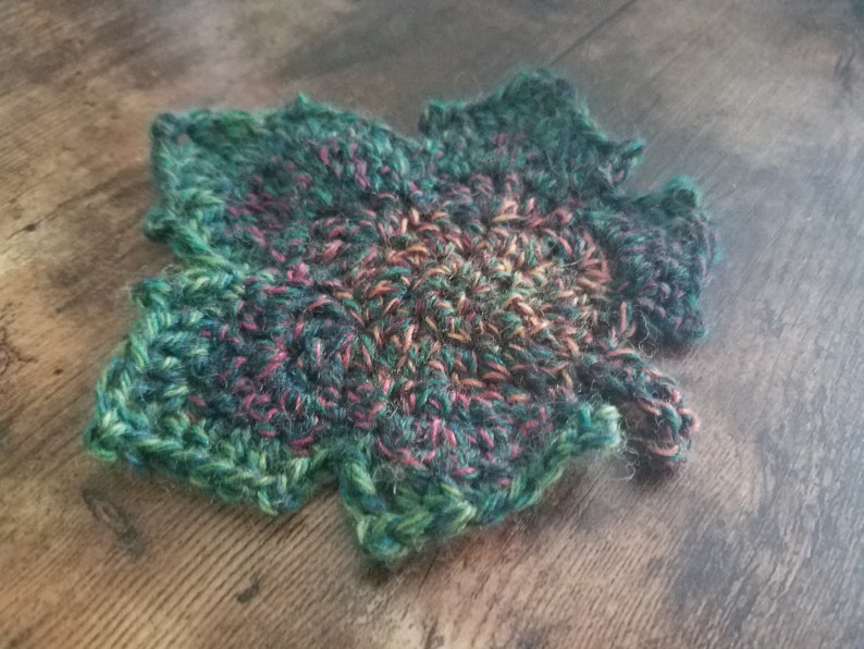 MythicPhoenix/'s Maple Leaf Crochet Pattern