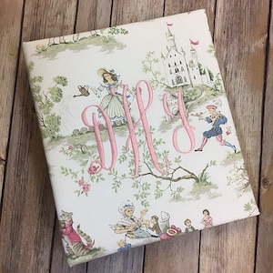 Libro de recuerdos para bebé con temática de guardería Toile// Libro de registro de bebé de cuento de hadas Over the Moon, libro de bebé personalizado, libro de recuerdos para niña