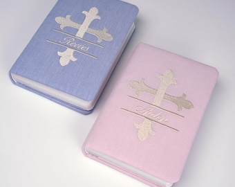 Personalisierte erste Bibel für Babys - Mikrostreifen-Baumwollhülle mit großem gesticktem Kreuz | Gesticktes KJV Andenken, Taufe