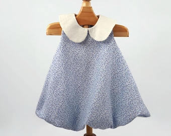 Ärmelloses Kleid mit Bubikragen und Glockenblumen
