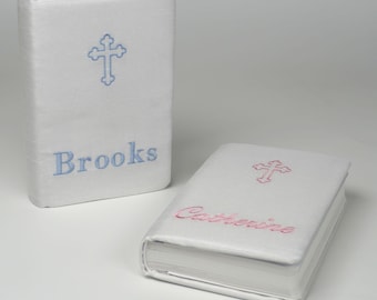 Personalisierte Baby Bibel in Shantung - Gestickter Name und Kreuz (Baby's erste Bibel)