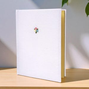 Meine katholische Kinderbibel in Shantung mit Kreuz und Blumen
