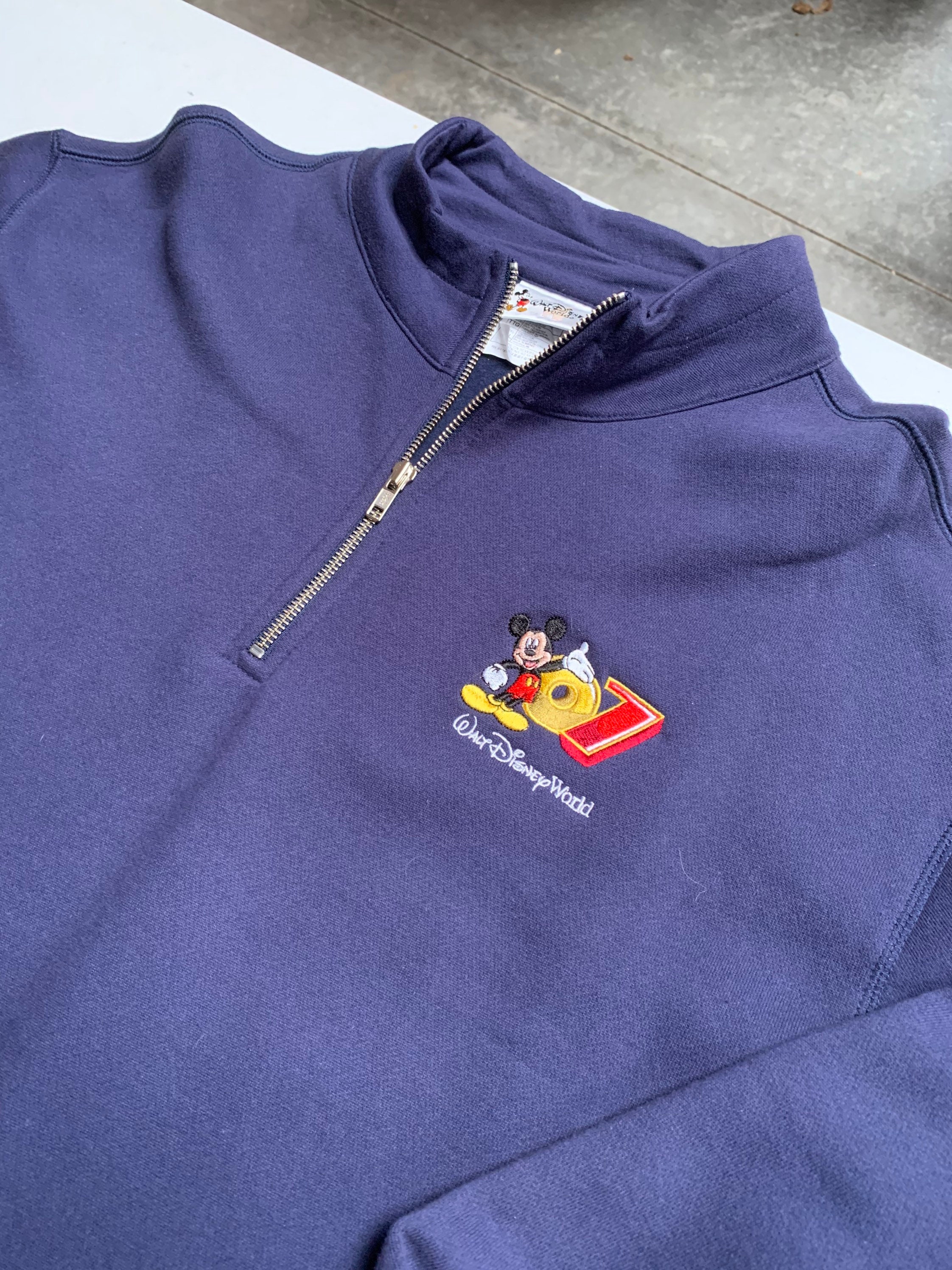 Disney's WORLD OF ENGLISH スウェット Walt Disney World USA Mickey Mouse Flag Sweatshirt