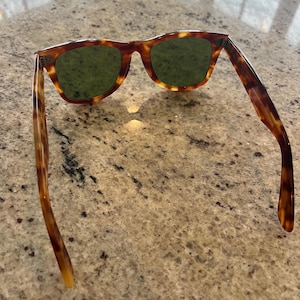 Vintage B&L Ray Ban USA Wayfarer 5022 Tortoise Multicolor  display picture 3