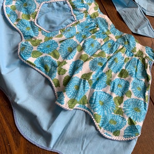 Vintage 1960s Blue Green Floral Apron Pockets