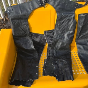 Vintage Black Leather Motorcycle Riding Chaps Size Medium Snaps & Zippers Nice