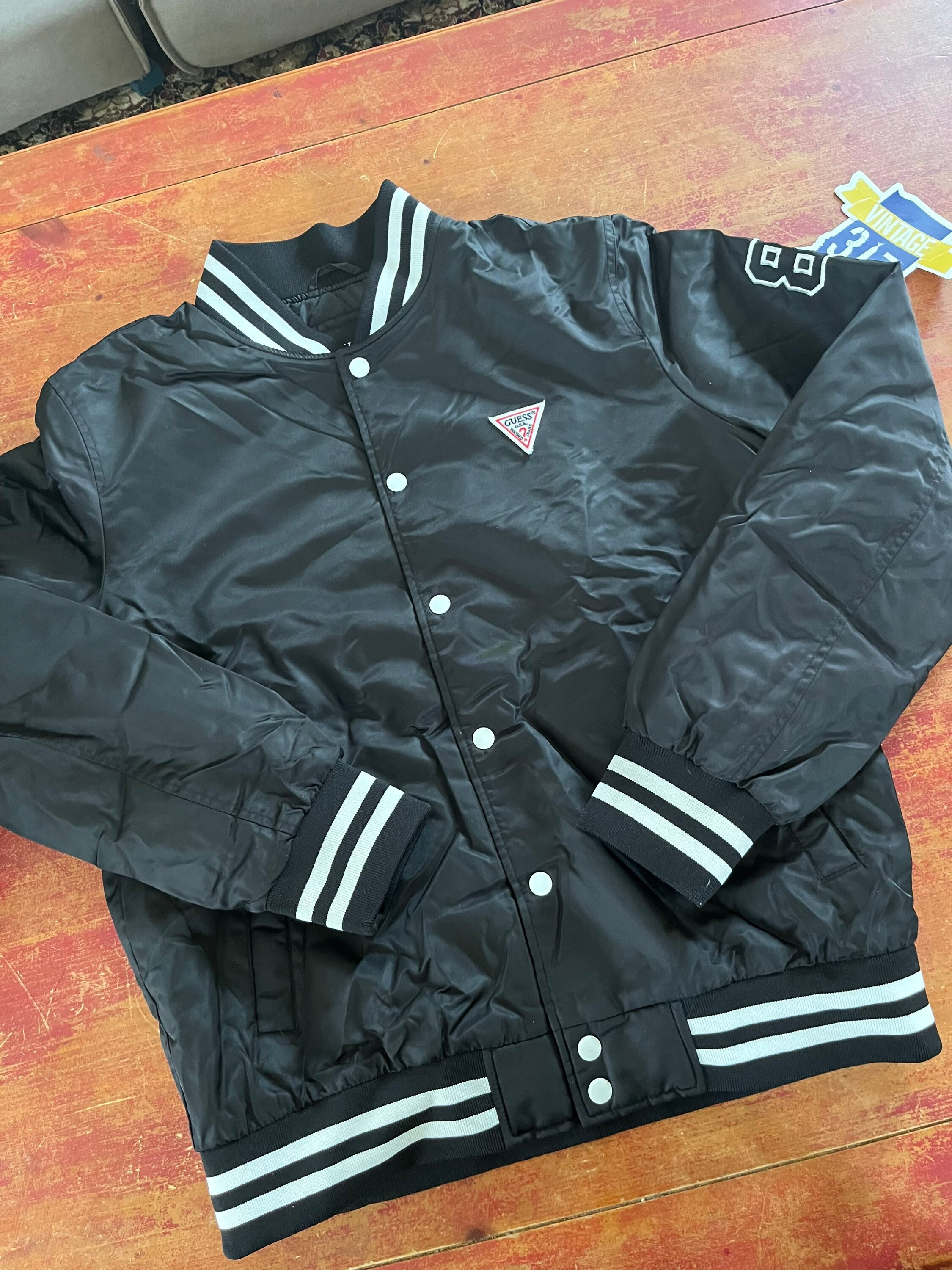 日本未入荷!入手困難! GUESS 長袖開襟シャツ (パワートゥザ 胸元