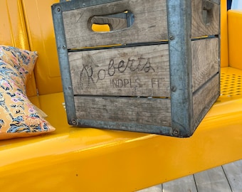 Vintage Robert’s Dairy Indianapolis Indiana Milk Crate 15 X 12 X 11.5 Wood & Metal