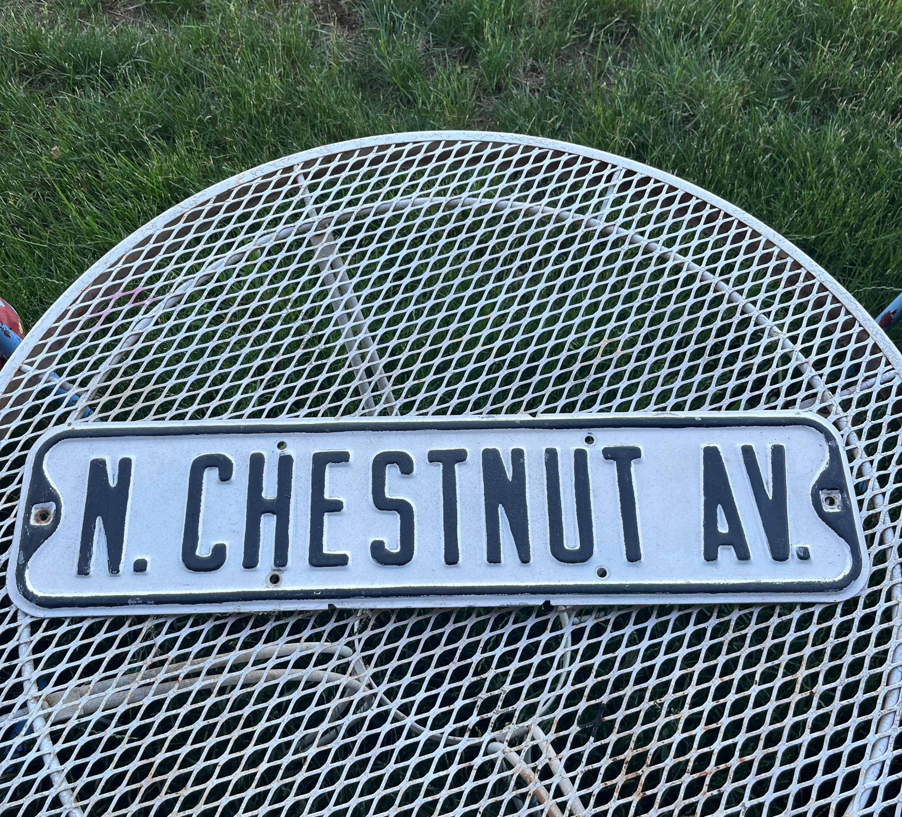 Antique.様【専用】他の方は購入できません 古いヴィンテージ N Chestnut Ave エンボス加工メタル ストリート