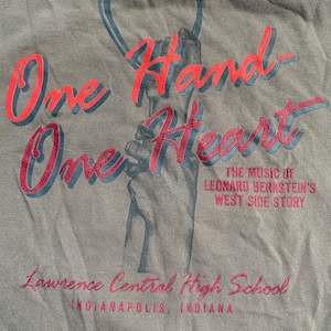 Koszulka z nadrukiem West Side Story Play One Hand One Heart Rozmiar M
