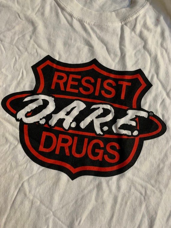 Vintage DARE to Resist Drugs T Shirt Size Large