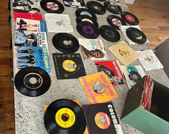 Vintage 45s Vinyl Records 60s 70s 80s Quantity 50+ Some with Sleeves Metal Case included Sinatra Stevie Wonder Mamas Poppas Herman’s Hermits