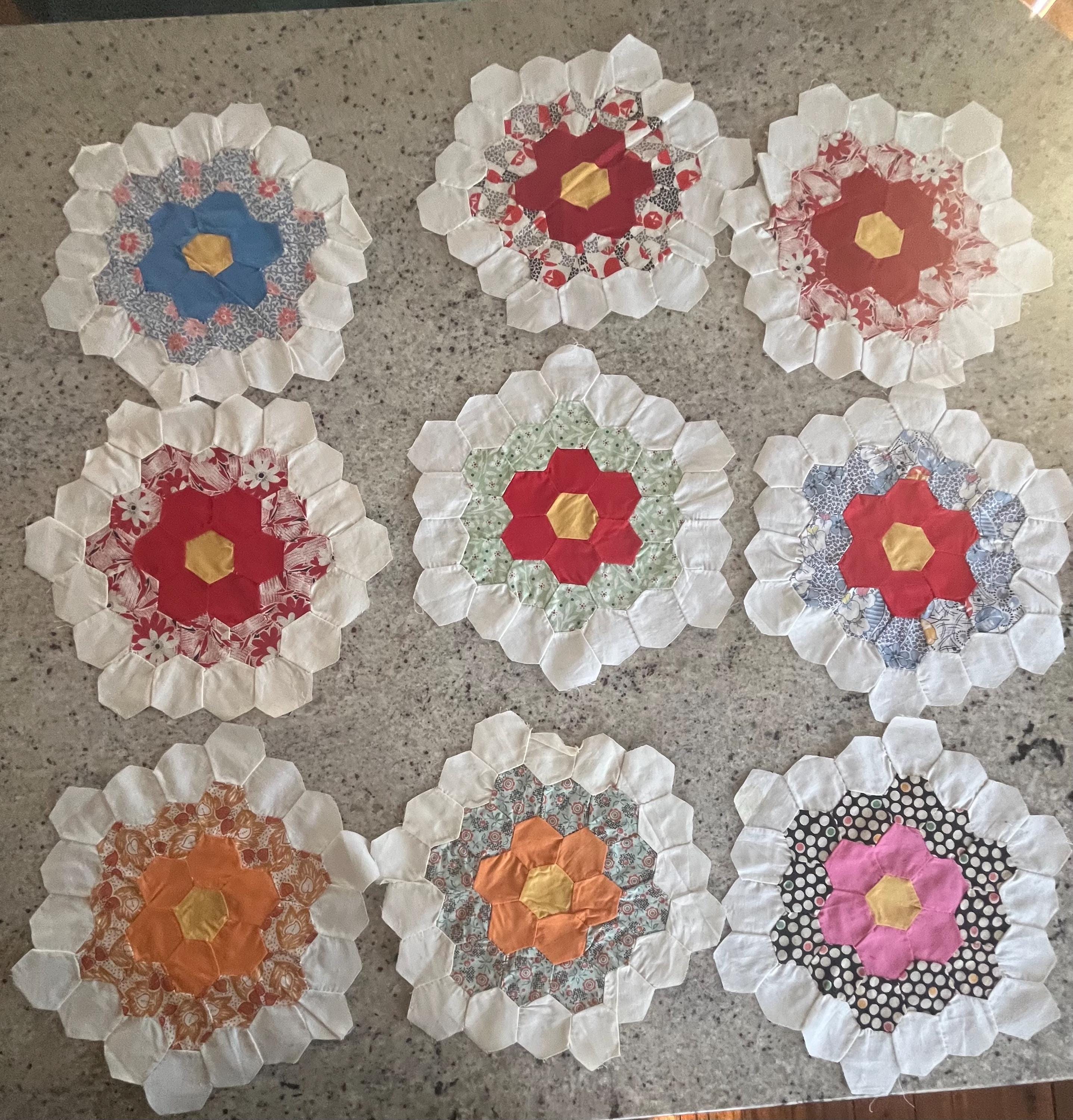 ヴィンテージキルトトップ　グラニーバッグ　アンティークキルト　フラワーガーデン Antique quilt grandmothers flower garden - Etsy 日本