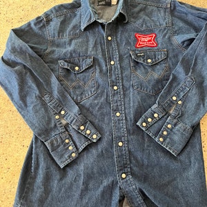 Koszula vintage Denim Miller High Life Beer, rozmiar średni, z przodu i z tyłu naszywki Miller