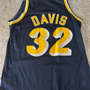 Vintage Indiana Pacers Dale Davis #32 Champion Jersey Mens Size 40 Medium / Large Quality Made in USA