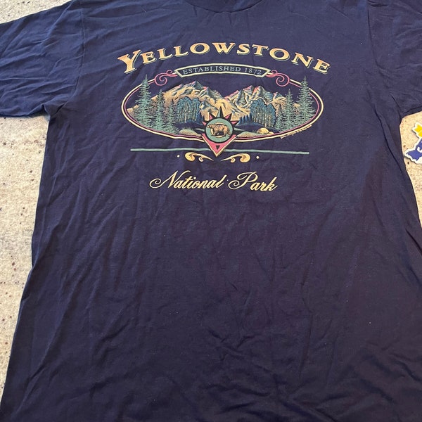 Vintage 90s Yellowstone National Park Crewneck T Shirt   Quality Made in USA    Size Large