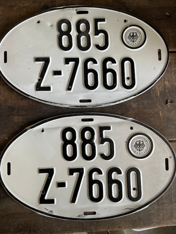 Vintage Pair German Oval License Plates Matching Pair of 885 Z
