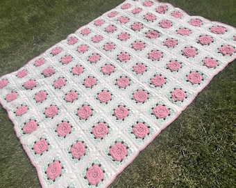 Vintage Handmade Afghan Bedspread Pink White Green Large 60” X 84” Beautiful Rose Pattern