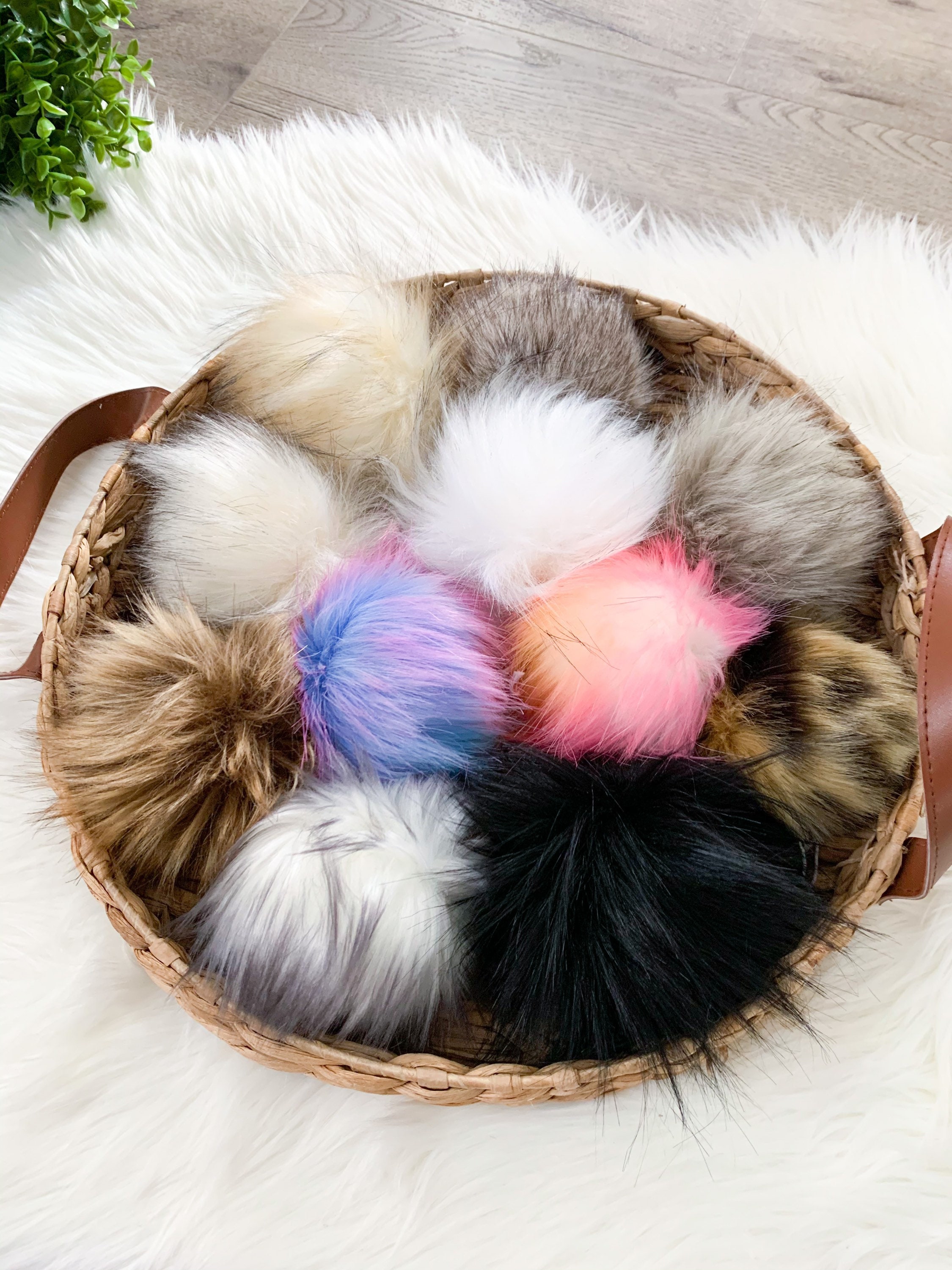 4 pack of POM POM Makers - 4 different sizes in one package! Make perfect  size solid or multi color Pom-Poms! Wind, cut, tie, fluff! #3129