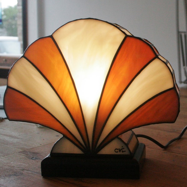 Lampe Art Déco Vitrail Tiffany "1918 Coquillage Ambre"