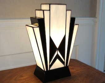 Tiffany Stained Glass Art Deco Lamp "1925" B.N.