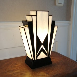 Art Deco Tiffany Stained Glass Lamp 1925 B.N. image 1