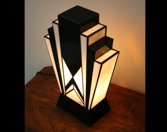 Art Deco Tiffany Stained Glass Lamp "1925" N.B.W