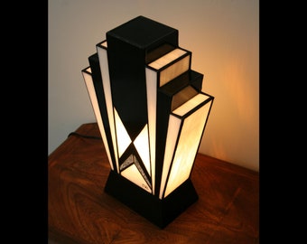 Art Deco Tiffany Stained Glass Lamp "1925 Precious"