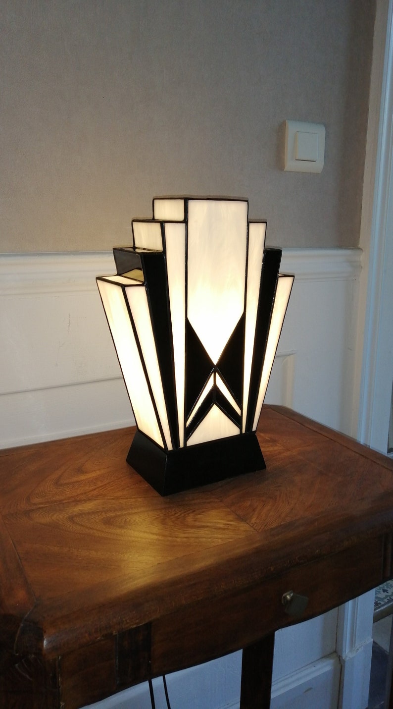 Art Deco Tiffany Stained Glass Lamp 1925 B.N. image 1