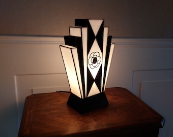 Art Deco Tiffany Stained Glass Lamp "1925 at Camélia" N.B.
