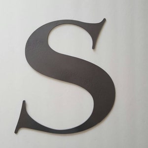 Letra S de metal grande. Decoración de metal para el hogar. Arte de pared de metal. Decoración de estantes. Metal industrial. ¡Regalo de inauguración de la casa, cumpleaños o Navidad!