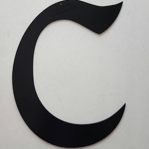 Letra C Metal Home Decor. Pintado de preto. Decoração de casa ou escritório. Decoração de casamento. Inauguração de casa, aniversário ou presente de Natal!