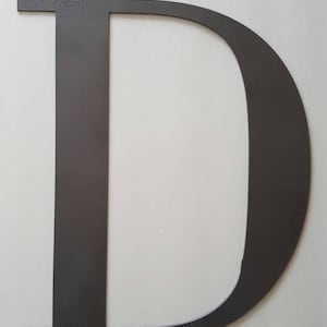 Decoración del hogar de metal con letra D. Decoración de estantes. Pintado de gris. Para decoración del hogar o la oficina. ¡Regalo de bienvenida, cumpleaños o Navidad!