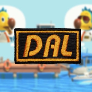 Op de afbeelding: Een geborduurd zwart en geel patch met de letters "DAL" in een vet, geel lettertype.