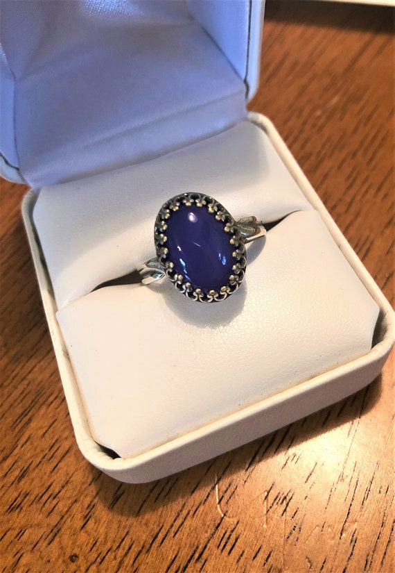 Blue Onyx adjustable ring encased in a silver-plated crown bezel.