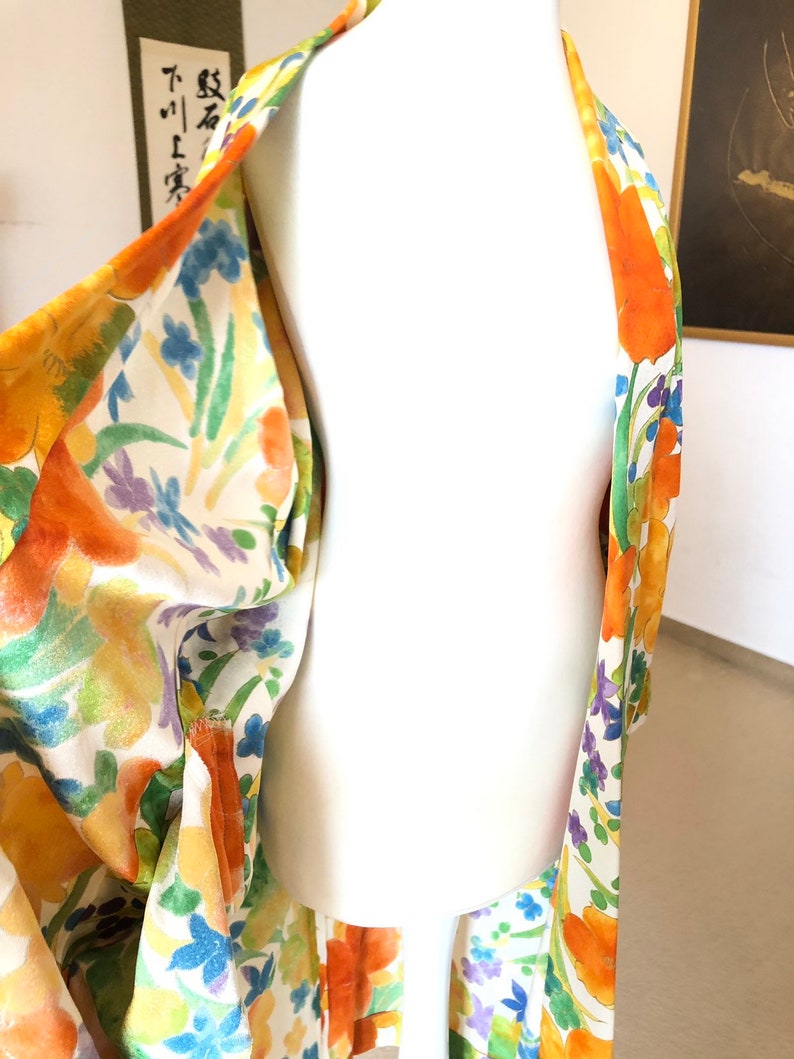 Beautiful kimono silk jacket with colourful floral pattern made from vintage silk kimono Kimono cardigan Haori colurful silk jacket