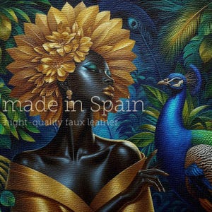 Panel de cuero sintético Hermosas mujeres con diseño de pintura de pavo real para la producción de carteras, bolsos y tapicería de muebles.