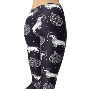 Leggings Dachshund, Leggings para perros, Estampado Dachshund, Pantalones de yoga, Leggings celestiales, Leggings de entrenamiento, Leggings únicos, Leggings espaciales
